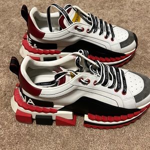 Size 42 men’s Dolce&Gabbana sneakers.